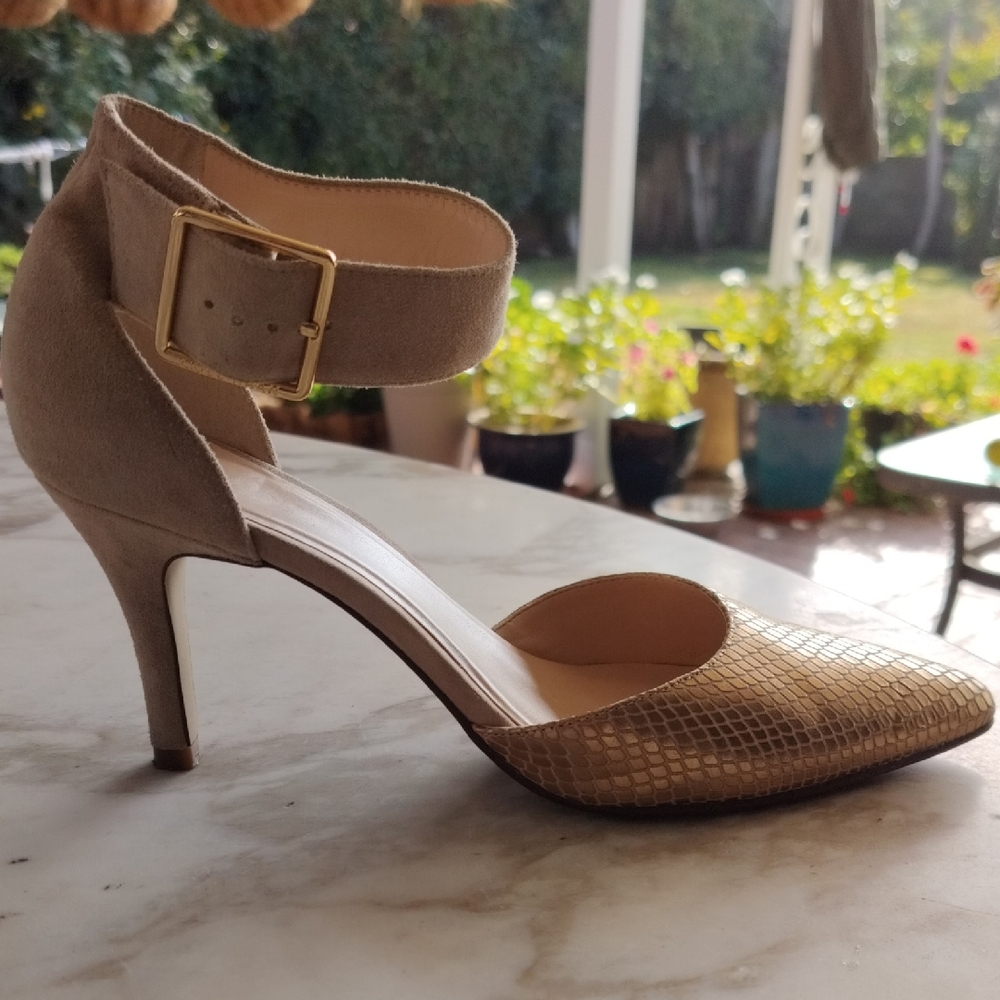 Elegant Tan and Gold Women's Heels